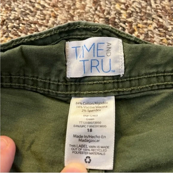 Time and Tru Green Cargo Shorts Relaxed Fit - Picture 5 of 5